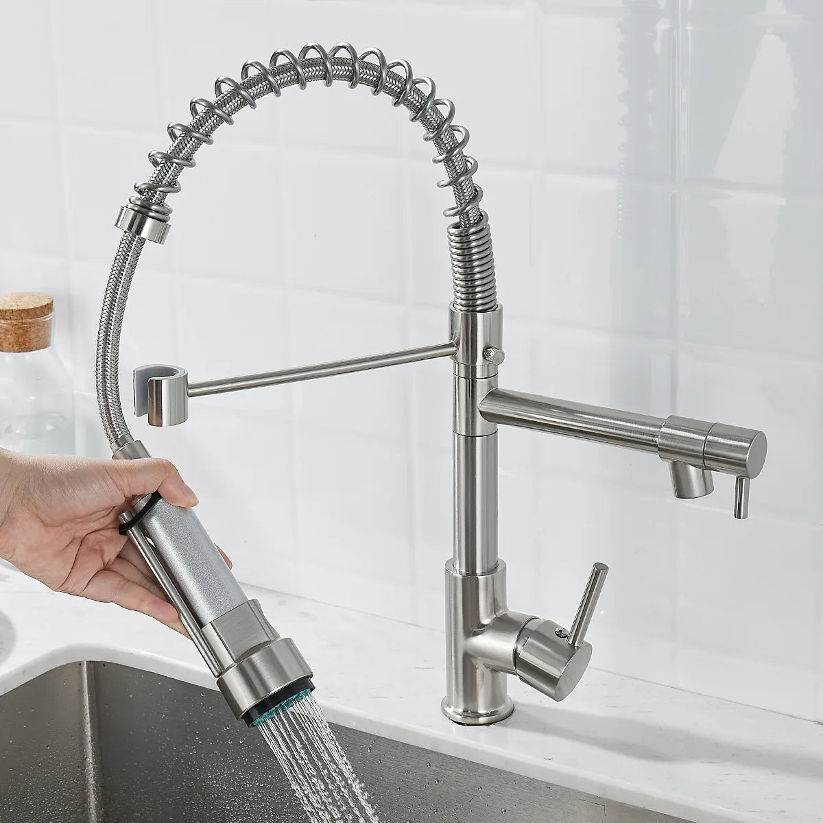 DUALFLOW Kitchen Tap – Moderner Küchenhahn mit Doppelausguss & elegantem Schwarz-Gold-Finish