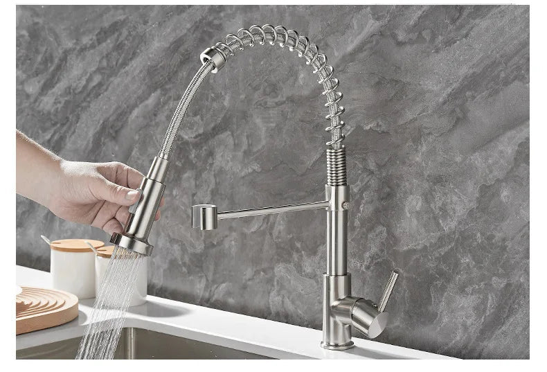DUALFLOW Kitchen Tap – Moderner Küchenhahn mit Doppelausguss & elegantem Schwarz-Gold-Finish