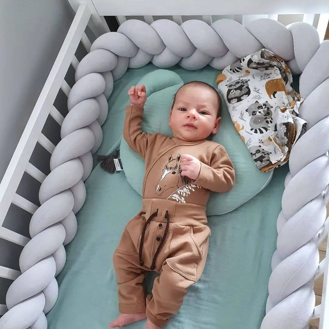 SnuggleNest – Gewebtes Babykopfkissen für sicheren und erholsamen Schlaf