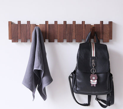 PIANOHANG Wall Rack – Handgefertigte Holz-Wandgarderobe im Klavierdesign mit klappbaren Haken