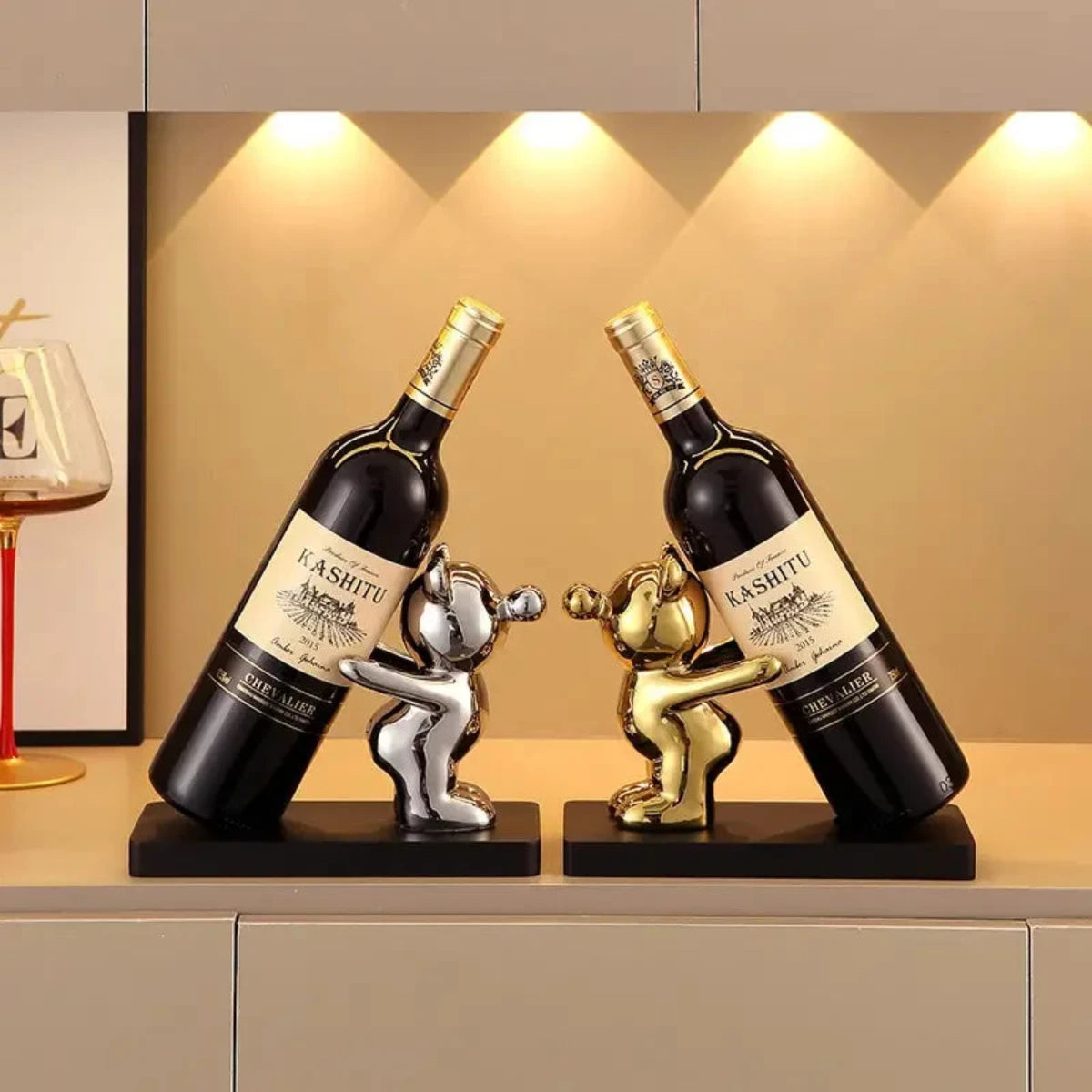BEARWINE Rack – Verspieltes Keramik-Weinregal im Bärendesign für stilvolle Flaschenaufbewahrung
