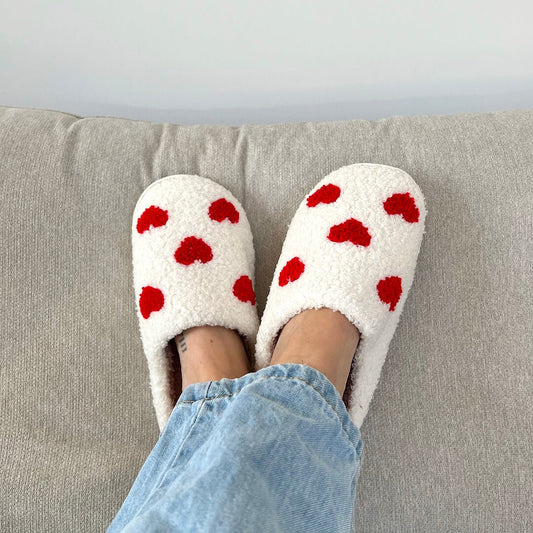 COZYHEART SLIPPERS – Plüsch Hausschuhe mit Herzdesign für Damen