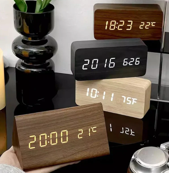 LED-Holzuhr mit Sprachsteuerung – Moderne Holzdesign Uhr mit Klarer LED-Anzeige-3