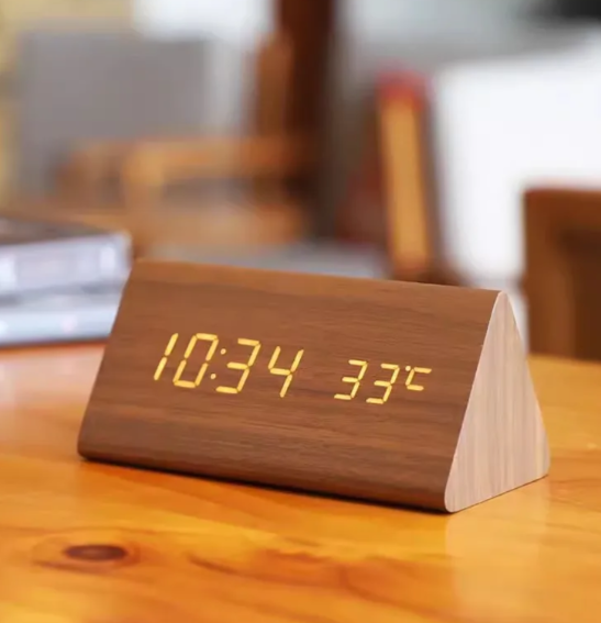 LED-Holzuhr mit Sprachsteuerung – Moderne Holzdesign Uhr mit Klarer LED-Anzeige-1