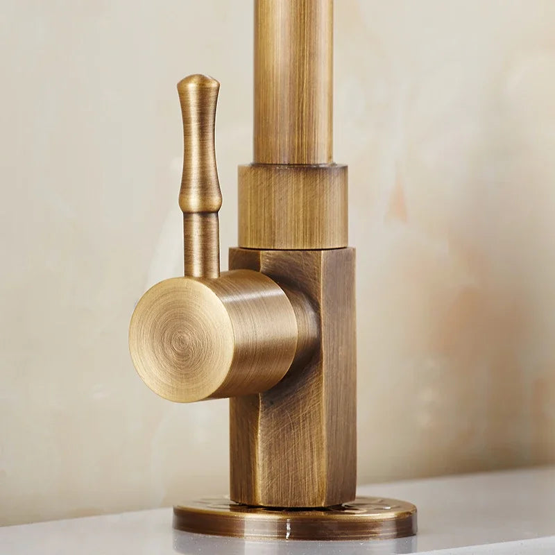 Elegante Schwan Hals Küchenarmaturen aus antikem Messing-5