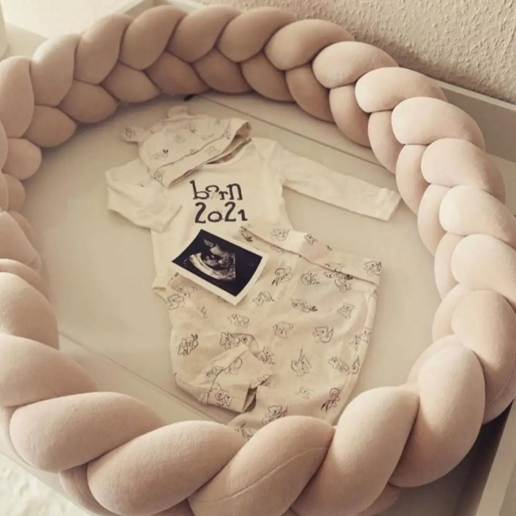 SnuggleNest – Gewebtes Babykopfkissen für sicheren und erholsamen Schlaf