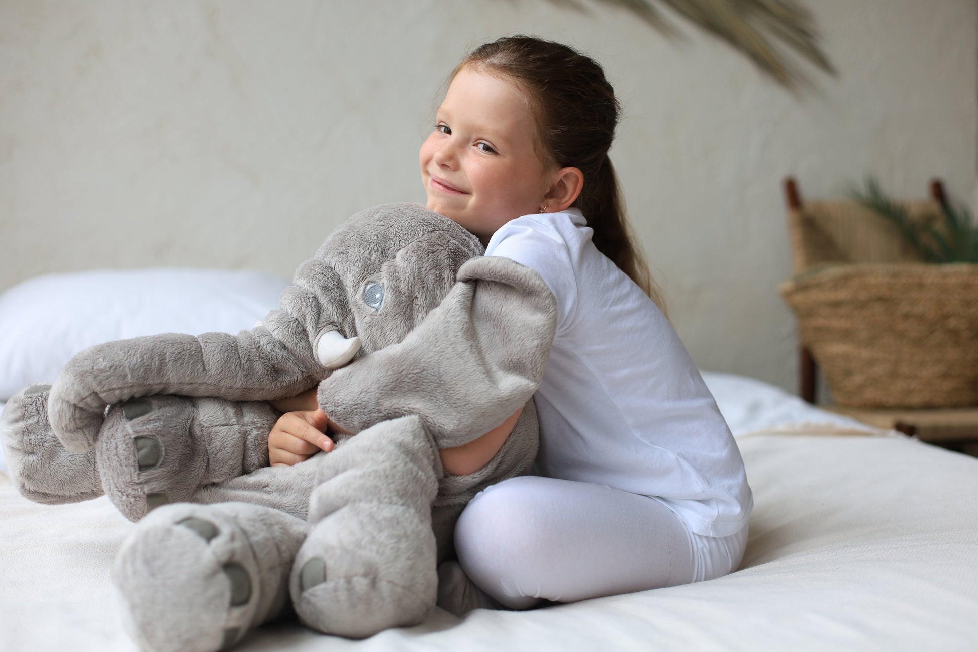 Kuschelkissen 40x40 – Weiches Elefant Kuschelkissen für Babys und Kinder, Ideal zum Kuscheln und Spielen-4