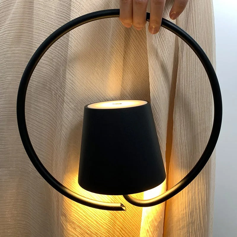 LUMIPEND – Wiederaufladbare LED-Pendelleuchte für Innen- & Außenbereiche