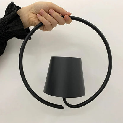 LUMIPEND – Wiederaufladbare LED-Pendelleuchte für Innen- & Außenbereiche